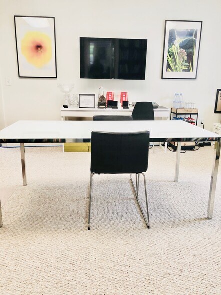 More Photos Of 19 W Putnam Ave, Greenwich Office For Lease