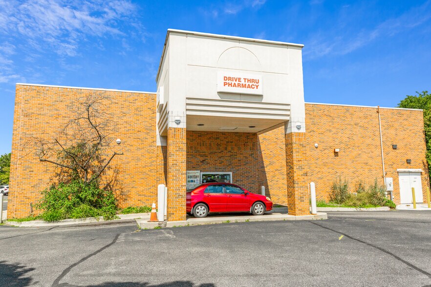More Photos Of 2240 Cedar St, Holt Drugstore For Sale