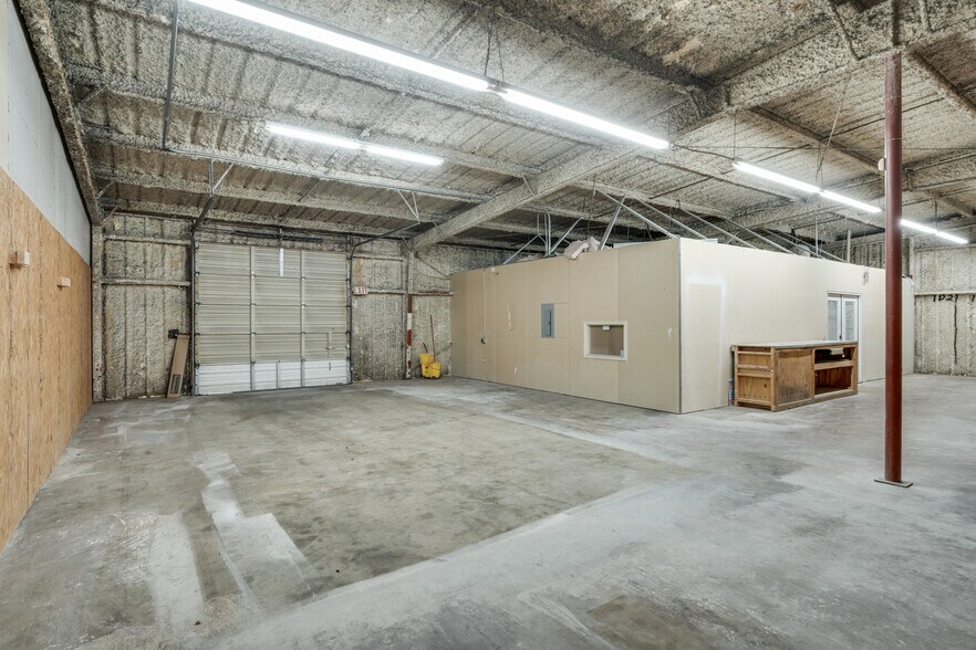 More Photos Of 3411 McNiel Ave, Wichita Falls Warehouse For Lease