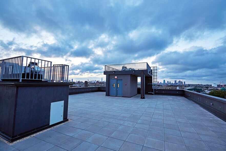 More Photos Of 100 Bogart St, Brooklyn Office For Lease