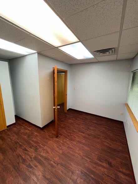 More Photos Of 411 W Lake Lansing Rd, East Lansing Unknown For Lease