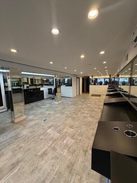 More Photos Of 7508 Metropolitan Ave, Middle Village Storefront Retail Residential For Lease