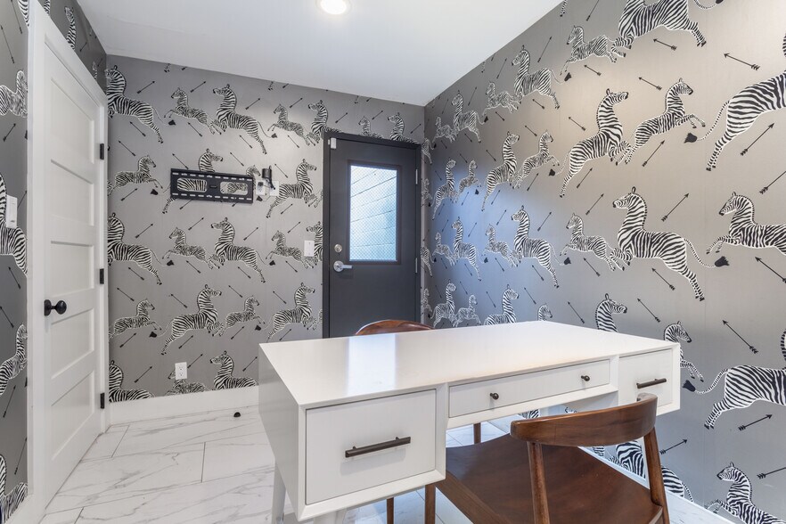 More Photos Of 6017 Melrose Ave, Los Angeles Storefront Retail Residential For Sale