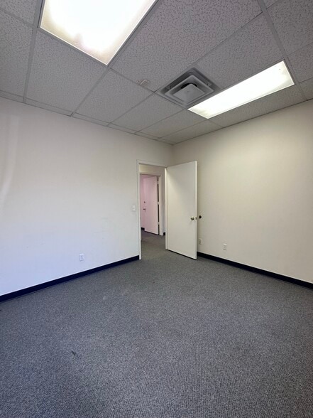 More Photos Of 4601 Hollow Tree Dr, Arlington Office For Lease