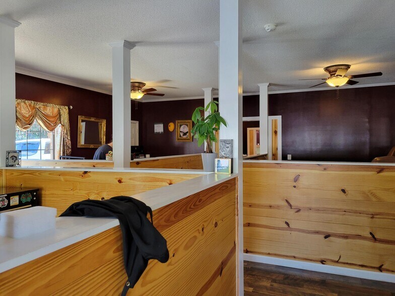 More Photos Of 2708 E 10th St, Greenville Office For Sale