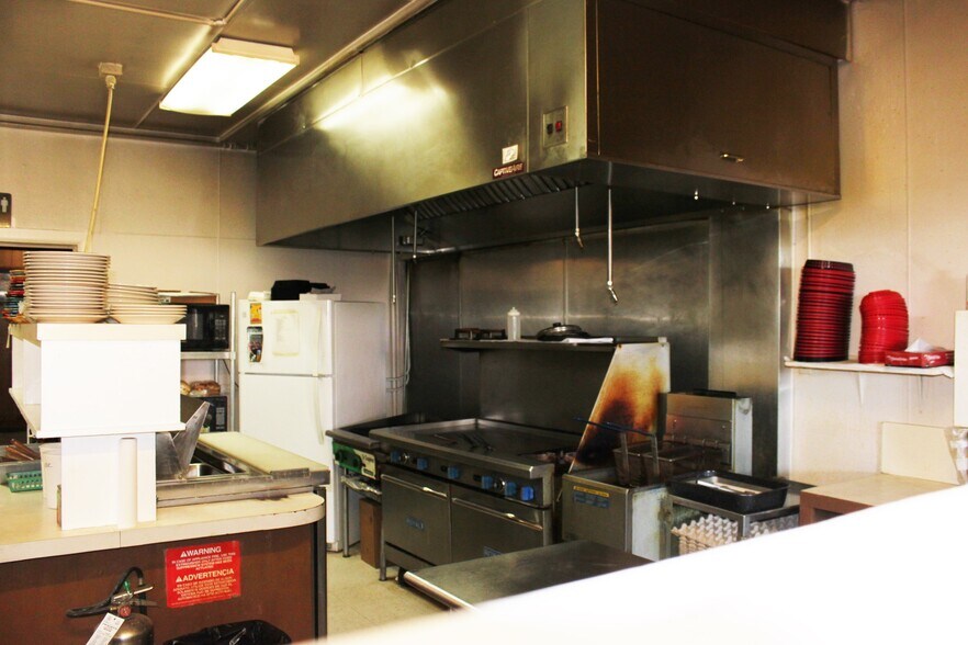 More Photos Of 105 N Main St, Halfway Restaurant For Sale