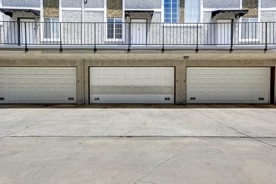 More Photos Of 18547 Saticoy St, Reseda Apartments For Sale