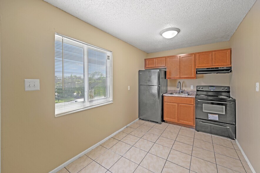 More Photos Of 8372 Beacon Blvd, Fort Myers Apartments For Sale