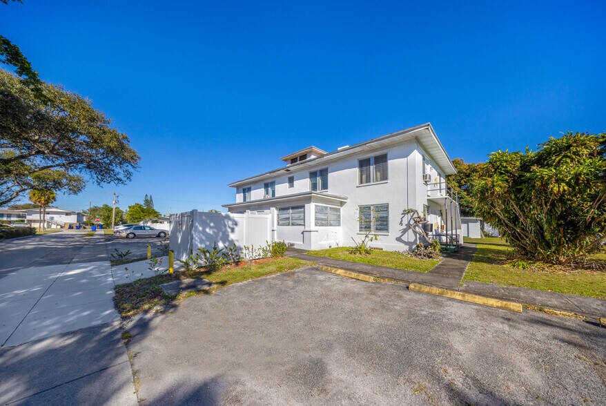 More Photos Of 1215 N 17th Ct, Hollywood Apartments For Sale