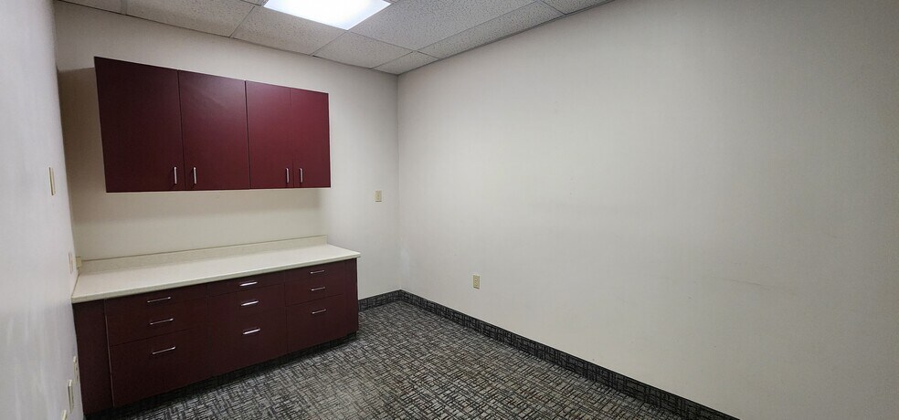 More Photos Of 390 Pierce St, Kingston Medical For Lease