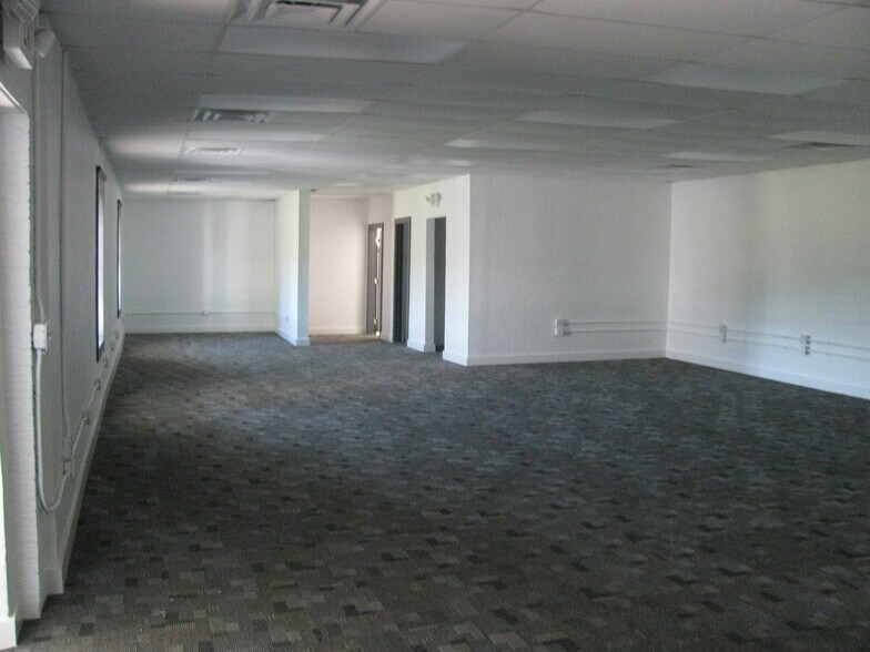 More Photos Of 1002 W Gore Blvd, Lawton Office For Sale