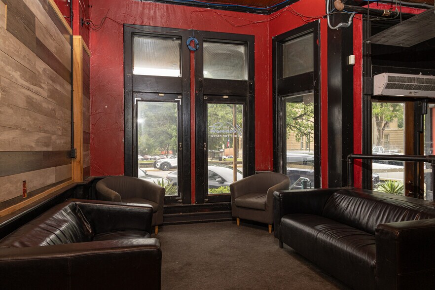 More Photos Of 139 E Hopkins St, San Marcos Bar For Sale