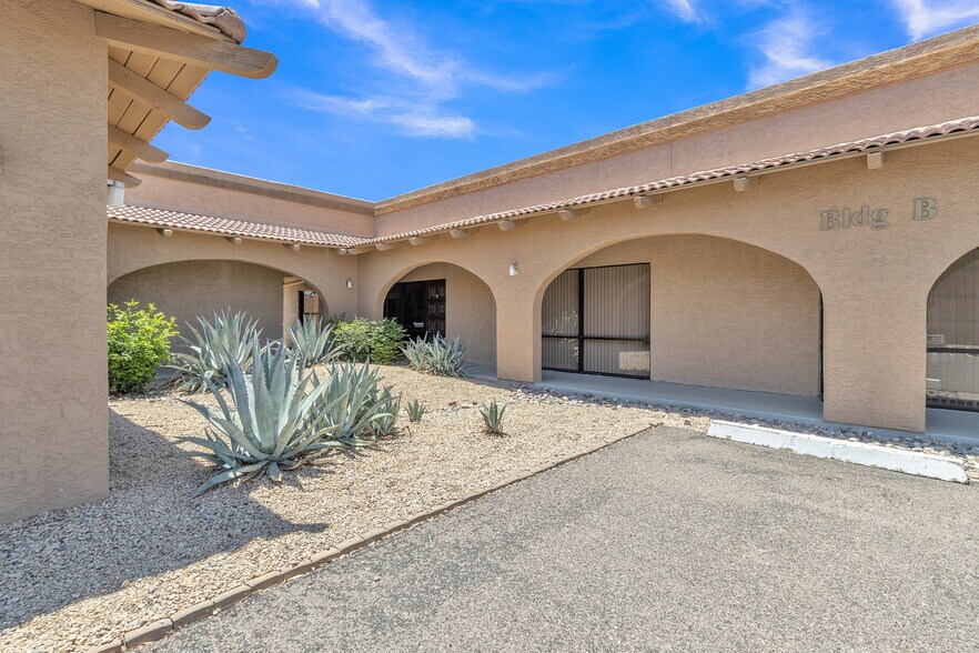 Primary Photo Of 13711 W Camino Del Sol, Sun City West Medical For Lease