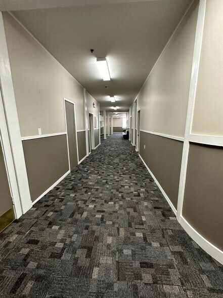 More Photos Of 1020 Cedar Ave, St Charles Light Manufacturing For Lease