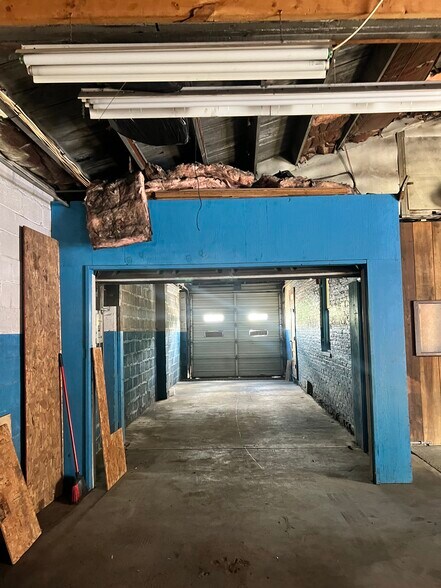 More Photos Of 33 E Baltimore St, Hagerstown Auto Repair For Lease