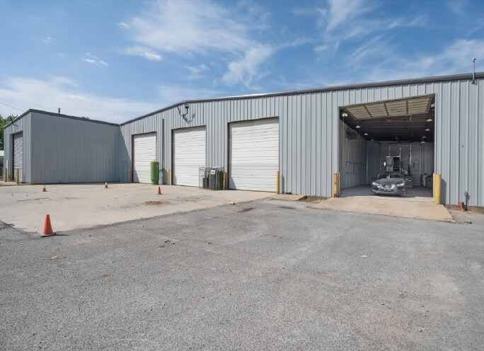 More Photos Of 4727 Pleasant Run, Memphis Service For Lease