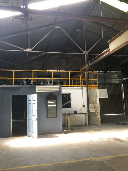 More Photos Of 5115 N 47th St, Tampa Industrial For Sale