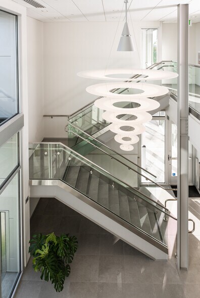 More Photos Of 130 Robin Hill Rd, Goleta Loft Creative Space For Lease