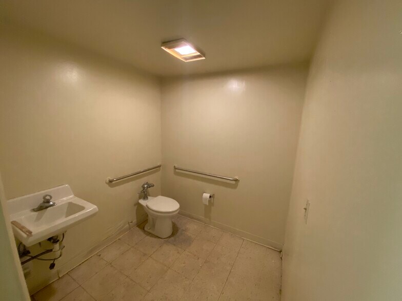 More Photos Of 224 E 2nd St, Calexico Storefront For Lease