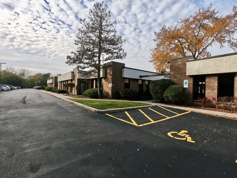 Primary Photo Of 3330 Dundee Rd, Northbrook Medical For Lease