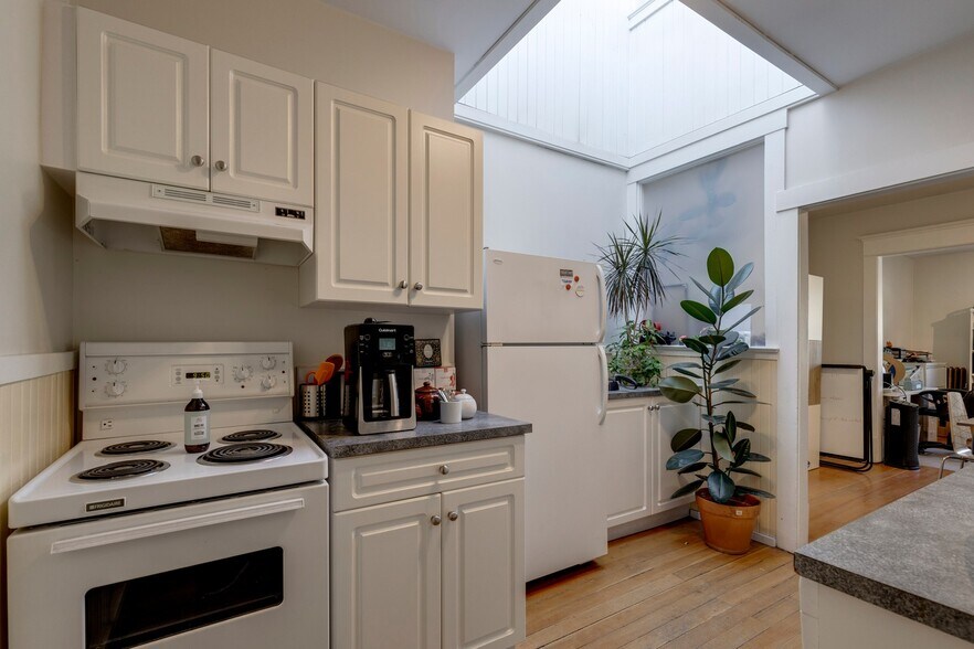 More Photos Of 606 Meredith Rd NE, Calgary Restaurant For Sale