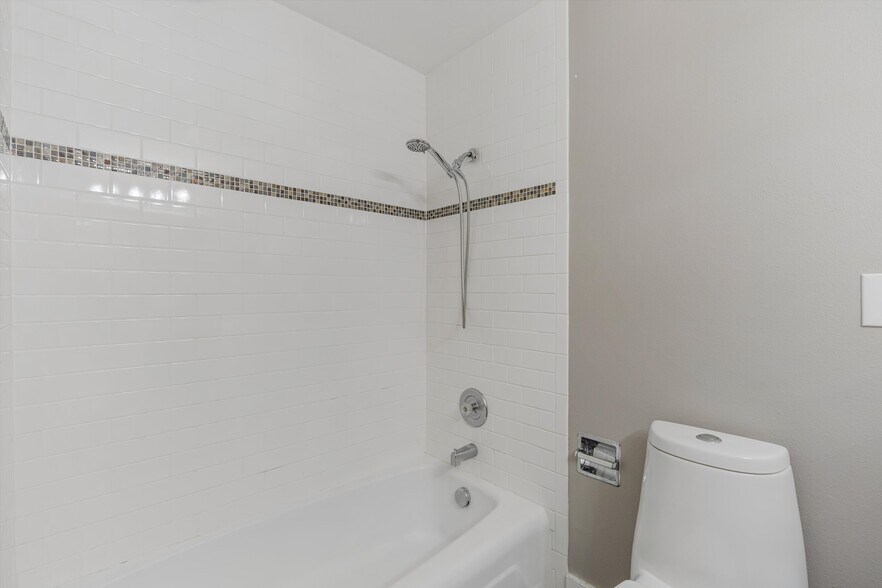 More Photos Of 2706 SE Spruce St, Hillsboro Healthcare For Sale