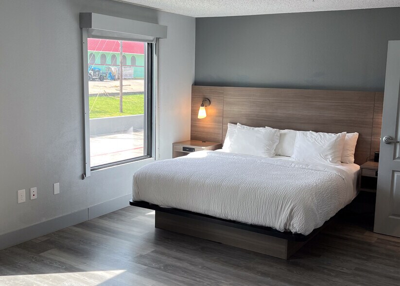 More Photos Of 1510 US Highway 59 South Loop, Livingston Hotel For Sale