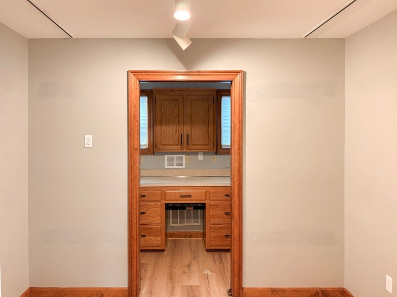 More Photos Of 175 Main St S, Woodbury Medical For Sale