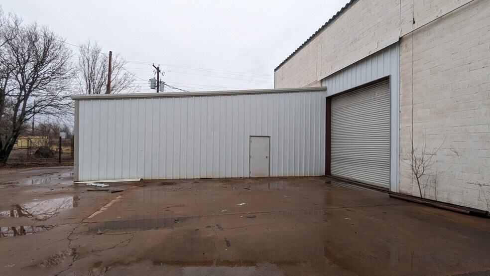 More Photos Of 219 Indiana Ave, Wichita Falls Warehouse For Lease