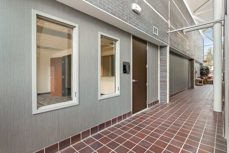 More Photos Of 5555 Metropolitan Pky, Sterling Heights Medical For Lease