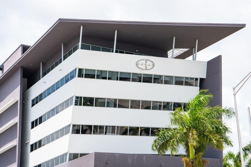 More Photos Of 7480 Bird Rd, Miami Office Residential For Lease