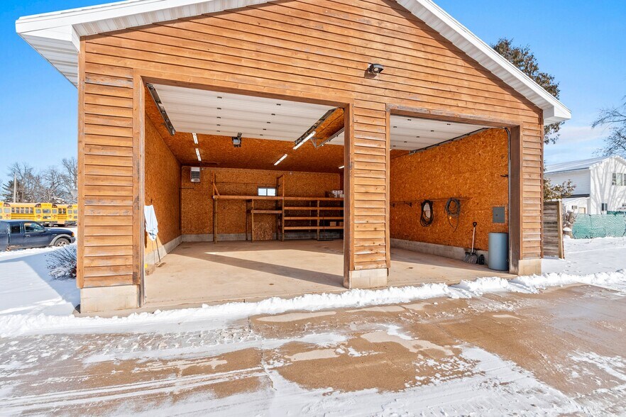 More Photos Of 537 Caldwell Ave, Oconto Falls Office For Sale