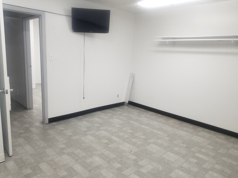 More Photos Of 620 S Clarence St, Los Angeles Manufacturing For Lease