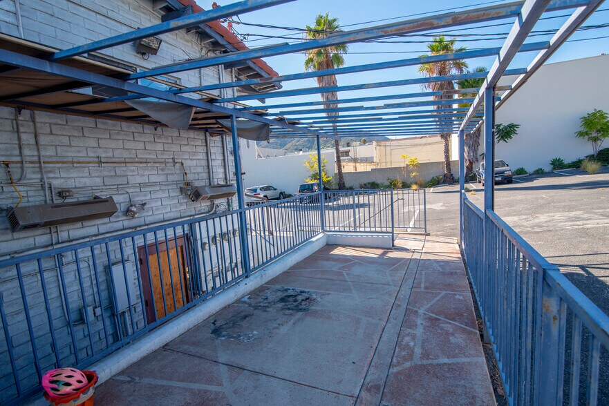 More Photos Of 2941-2943 Honolulu Ave, La Crescenta Restaurant For Sale