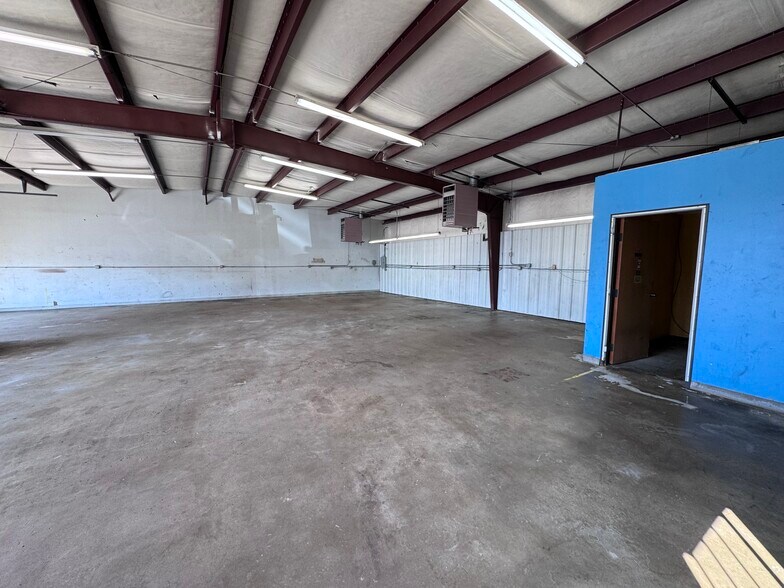 More Photos Of 102 S 111th Ave, Tulsa Warehouse For Sale