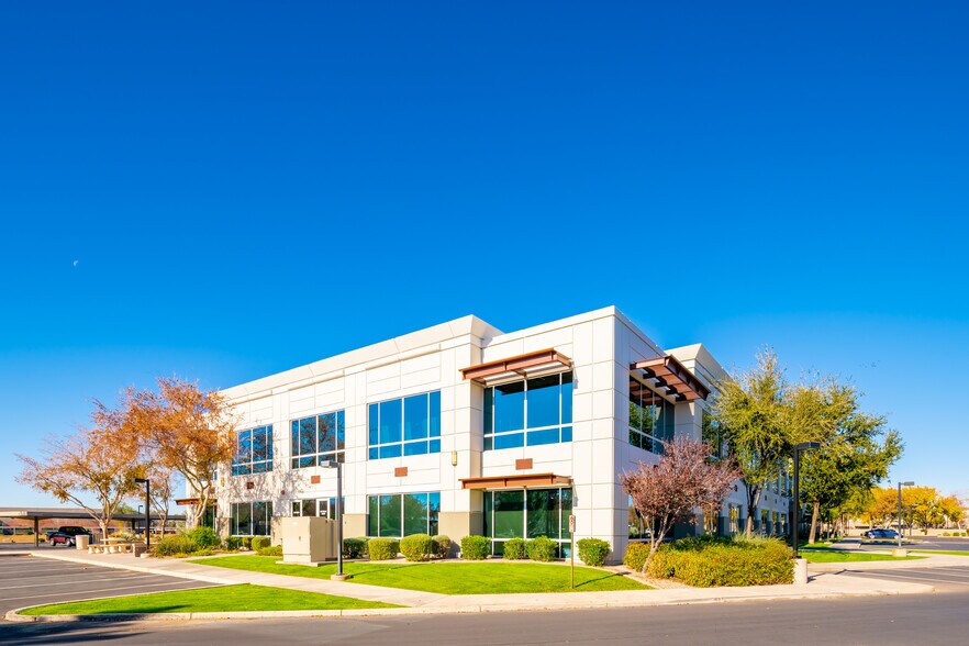 More Photos Of 5701 W Talavi Blvd, Glendale Office For Lease