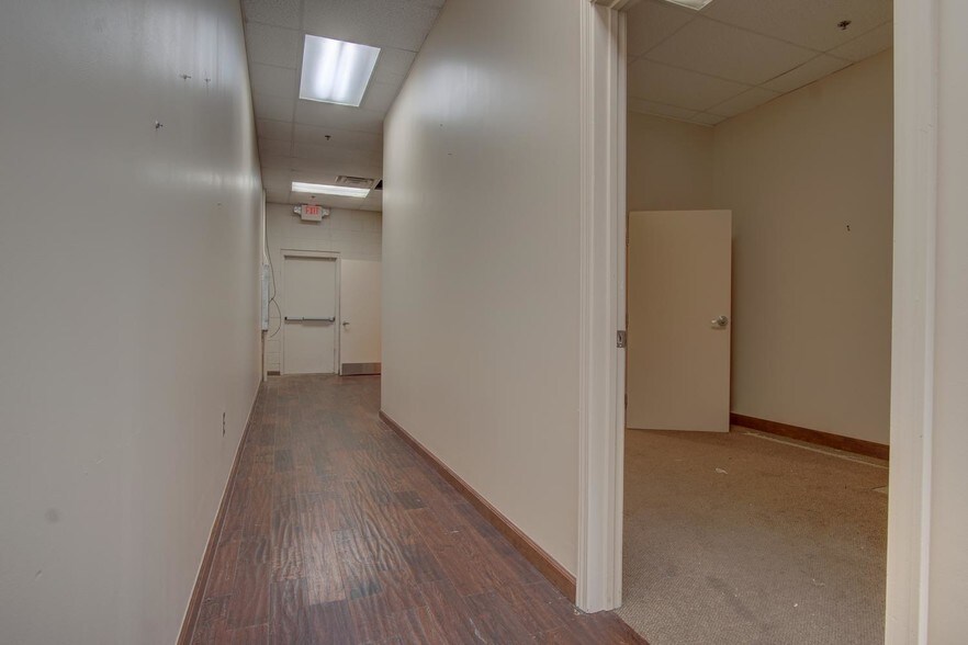More Photos Of 12910 Highway 92, Woodstock Storefront For Lease