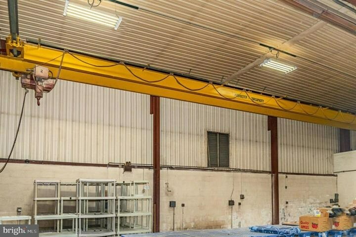 More Photos Of 122 Beech St, Carlisle Light Distribution For Lease