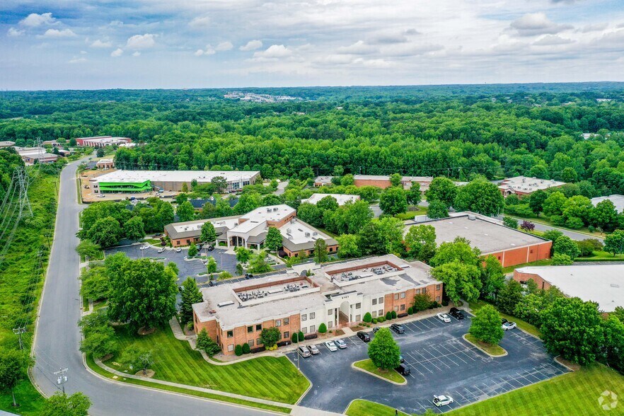 More Photos Of 2101 N Sardis Rd, Charlotte Office For Sale