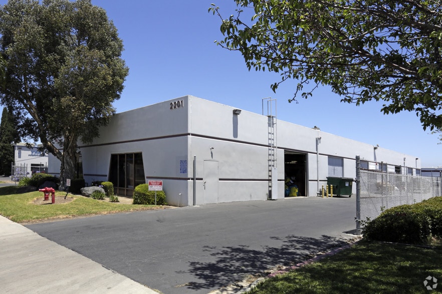 Primary Photo Of 2201 S Standard Ave, Santa Ana Warehouse For Lease
