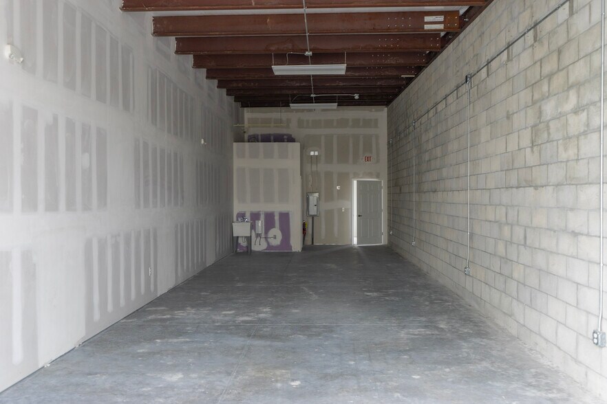 More Photos Of 205 Coastal Ln, West Melbourne Unknown For Lease