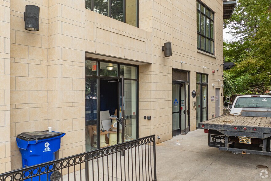 More Photos Of 1 S Main St, Newark Apartments For Lease