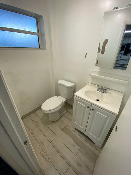 More Photos Of 2845 NW 35th St, Miami Warehouse For Sale