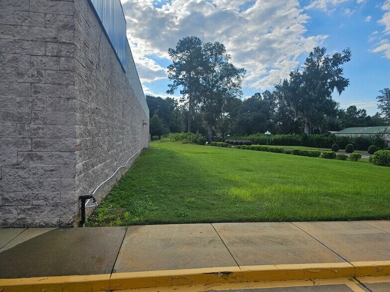 More Photos Of 1496 Us Highway 19 S, Leesburg Freestanding For Sale