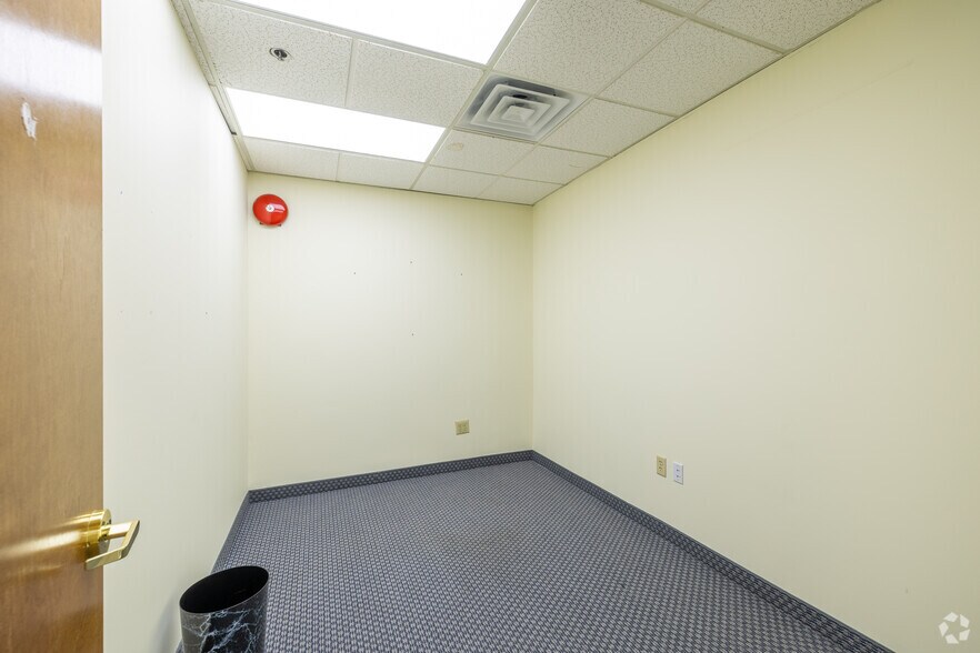 More Photos Of 1600 Saint Georges Ave, Rahway Office For Lease