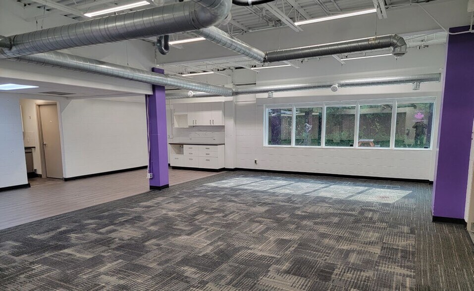More Photos Of 148 Manitou Dr, Kitchener Office For Lease