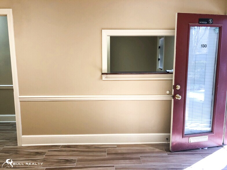 More Photos Of 200 Market Pl, Roswell Office Residential For Lease