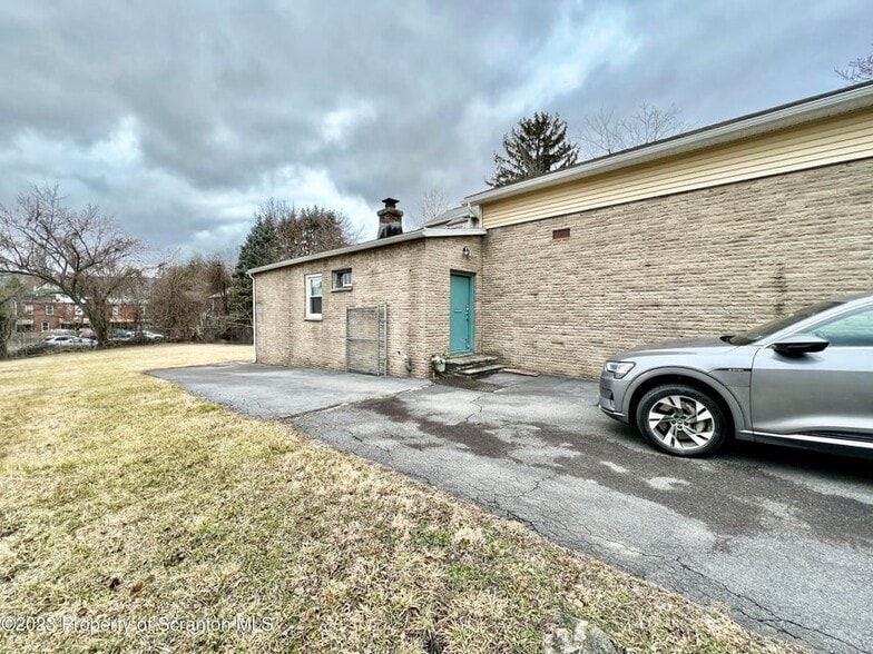 More Photos Of 1365 Wyoming Ave, Scranton Freestanding For Sale