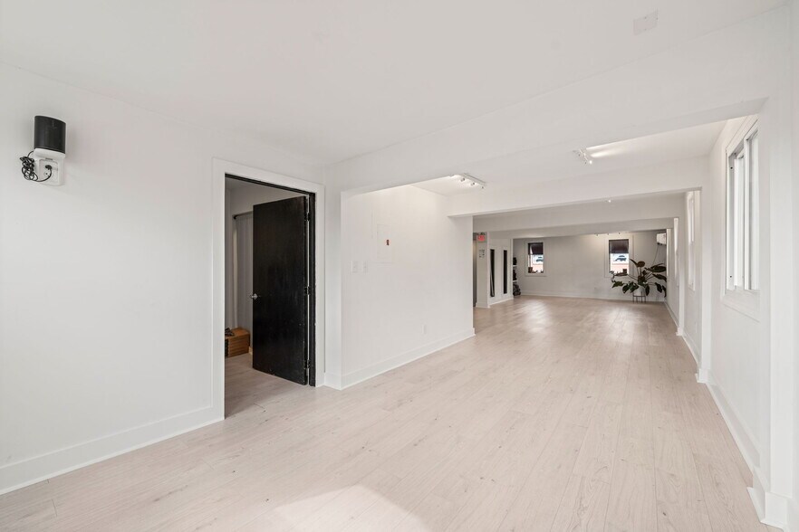 More Photos Of 705 W Rosemary St, Chapel Hill Storefront For Sale