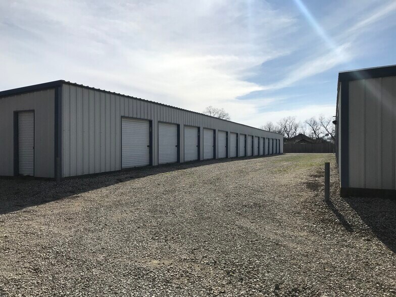 More Photos Of 412 City, Caldwell Self Storage For Sale